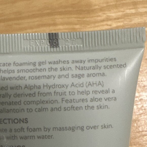 Seacret Face Wash Reviving Cleansing Gel 3.4 floz Minerals From the Dead Sea - Picture 5 of 7